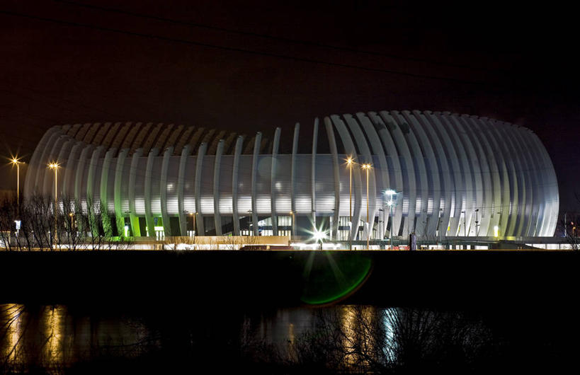 无人,体育馆,运动场,横图,室外,夜晚,运动,河流,建筑,路灯,克罗地亚,流水,光亮,首都,体育场,地标建筑,摄影,照亮,照明设备,巴尔干,运动馆,萨格勒布,旅行