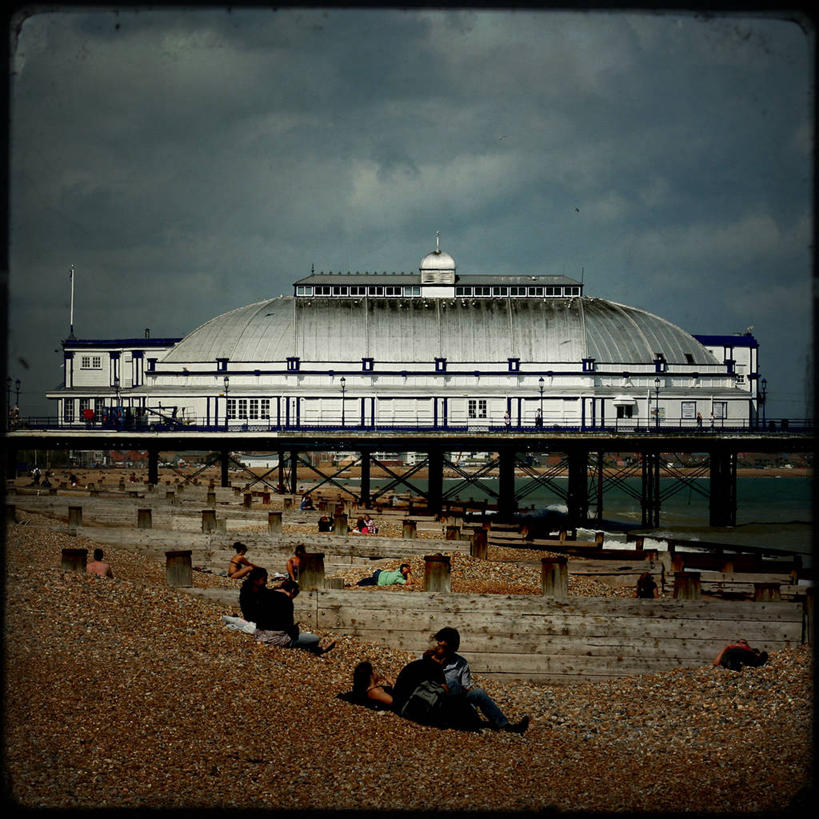 人群,方图,室外,日光浴,建筑,英国,欧洲,行人,游客,游人,朦胧,模糊,许多人,英格兰,路人,旅客,黄昏,一群人,放松,摄影,享乐,西欧,北欧,大不列颠,大不列颠及北爱尔兰联合王国,大不列颠及爱尔兰联合王国,萨塞克斯,萨塞克斯郡,苏塞克斯,过客,东萨塞克斯郡,伊斯特本,海滩,旅行,大不列颠王国,大英帝国,联合王国,日不落帝国