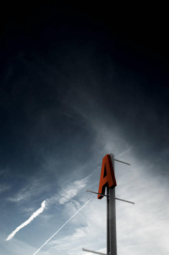 无人,竖图,室外,仰视,通讯,加拿大,英文,标志,文字,字符,字母,云,杆,标识,天空,自然,黄昏,摄影,英文字母,环境,多伦多,安大略省,想法,大写字母,低角度拍摄