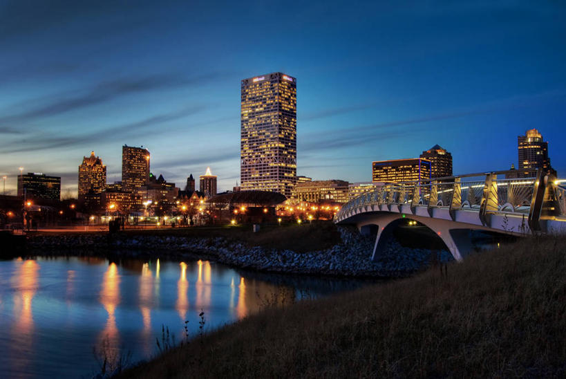 无人,横图,室外,湖,建筑,美国,反射,桥,光亮,联系,黄昏,摄影,照亮,北美,北美洲,美洲,市区,威斯康辛州,北亚美利加洲,亚美利加洲,威斯康星,威斯康星州,威斯康辛,权皮之州,獾穴之州,美洲獾之州,獾州,奶制品之州,密尔沃基,旅行,美利坚合众国