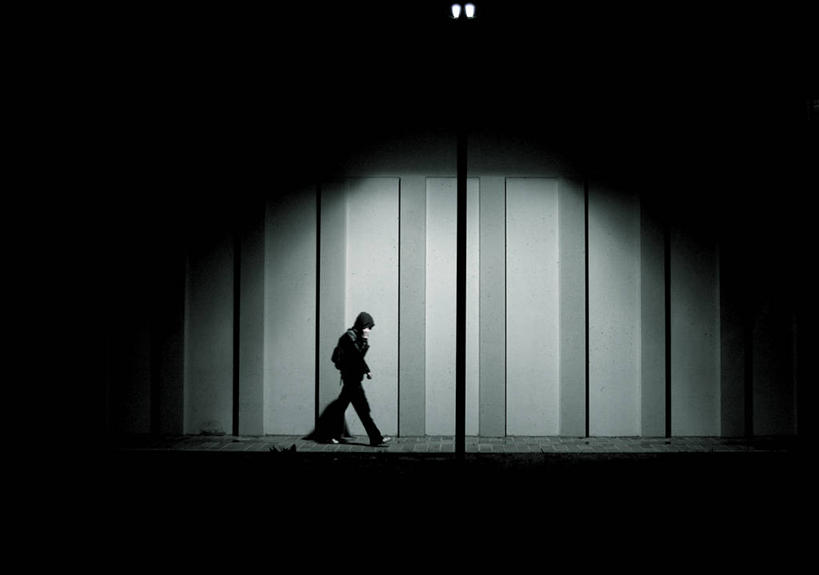 成年人,一个人,横图,室外,夜晚,侧面,意大利,仅一个男性,音乐,听,摄影,聚光灯,南欧,威尼托大区,帕多瓦,步行