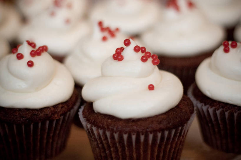 奶酪,无人,横图,室内,美国,情人节,曲奇,饮食,甜食,摄影,糖衣,旧金山,蛋糕托杯,纸托蛋糕,心型,奶油干酪,蛋糕