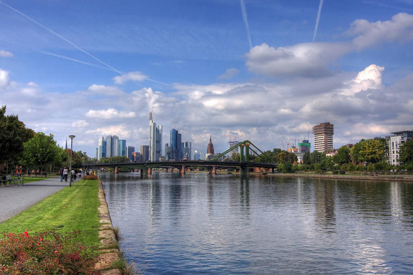 横图,室外,白天,度假,河流,美景,天际线,城市风光,城市,建筑,摩天大楼,德国,欧洲,景观,桥,娱乐,享受,休闲,办公大楼,景色,放松,摄影,西欧,中欧,德意志联邦共和国,法兰克福,黑森州,莱茵河,支流,旅行,美因河