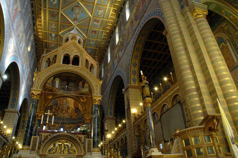 无人,横图,室内,白天,仰视,天花板,建筑,十字架,柱子,拱门,光亮,摄影,照亮,基督教,胸肌,宗教用品,匈牙利共和国,灵性,低角度拍摄,旅行,大教堂