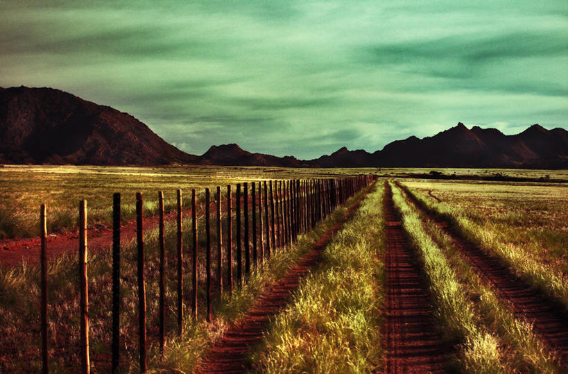 西方人,无人,横图,室外,白天,农业,山,欧洲,非洲,纳米比亚,黑人,欧洲人,栅栏,篱笆,田地,云,天空,摄影,非洲人