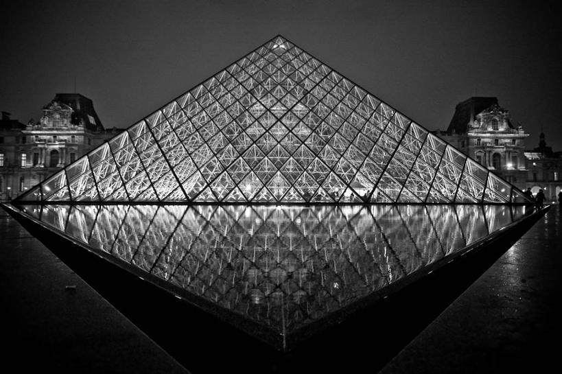 无人,博物馆,横图,室外,夜晚,建筑,餐具,法国,巴黎,对称,透明,反射,池塘,光亮,卢浮宫,首都,现代,天空,地标建筑,摄影,照亮,法国文化,中欧,万里无云,三维图形,法兰西岛大区,玻璃杯,旅行
