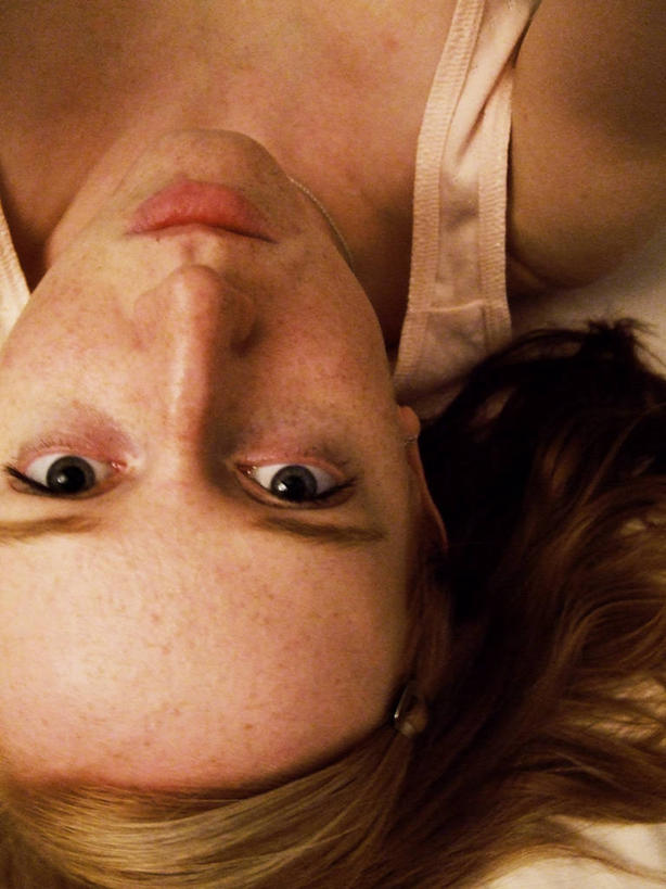 西方人,成年人,脸,头,脸颊,头发,一个人,躺,微笑,竖图,信心,英国,欧洲,欧洲人,仅一个年轻女性,仅一个女性,仅一个人,背心,英格兰,肩膀,金色,放松,摄影,雀斑,西欧,北欧,肖像,大不列颠,大不列颠及北爱尔兰联合王国,大不列颠及爱尔兰联合王国,剑桥,剑桥郡,康桥,年轻女性,女人,女性,白种人,年轻人,头部,脸部,脸蛋,面部,上装,仰卧,大不列颠王国,大英帝国,联合王国,日不落帝国