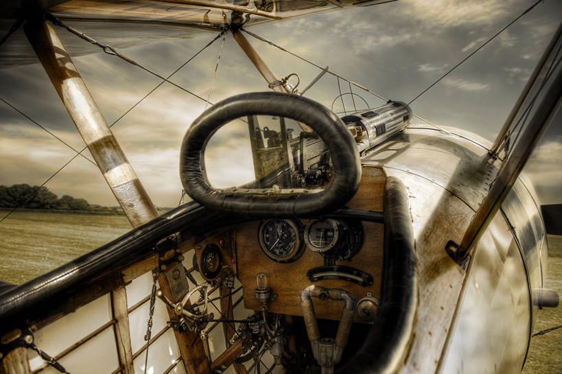无人,横图,室外,特写,白天,飞机,英国,云,交通,古典,航空,天空,交通工具,运输,摄影,肮脏,部分,载具,北欧,邋遢,螺旋桨飞机,座舱,双翼机,龌龊,污秽