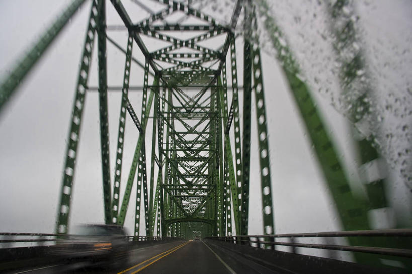 无人,横图,旅途,雨,窗户,汽车,美国,透明,挡风玻璃,路标,雨刷器,桥,分界线,机动车,雨刷,天气,雨滴,运输,摄影,雨刮器,北美,北美洲,美洲,俄勒冈州,北亚美利加洲,亚美利加洲,刮雨器,美利坚合众国,建筑结构,阿斯托里亚