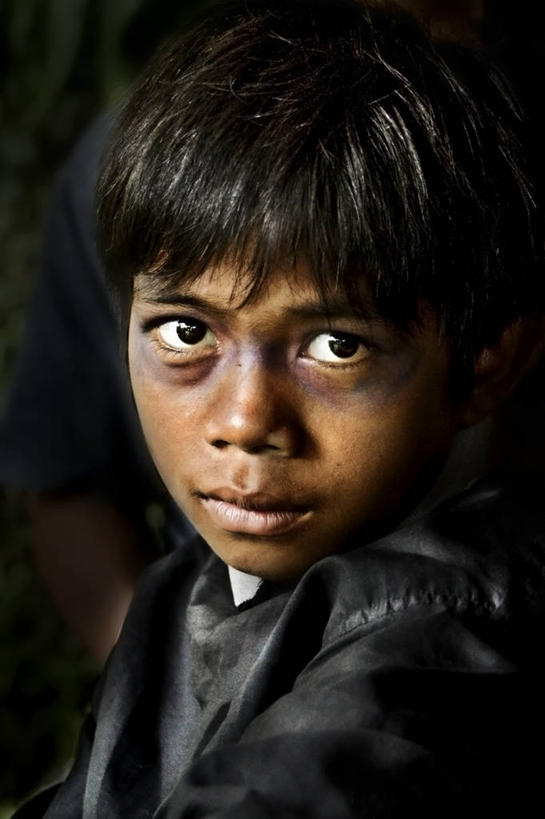 东方人,儿童,一个人,竖图,室内,特写,纯洁,印度尼西亚,亚洲,仅一个男性,仅一个人,黑色背景,休闲装,黄种人,表演者,小孩,衣服,黑色,仅一个小孩,可爱,童年,童趣,摄影,肖像,童真,烂漫,无邪,巴龙舞,小巽他群岛,天真,男孩,男人,男性,马来西亚人,亚洲人,孩子,舞者,影棚拍摄,男生,传统文化,巴厘舞,巴厘