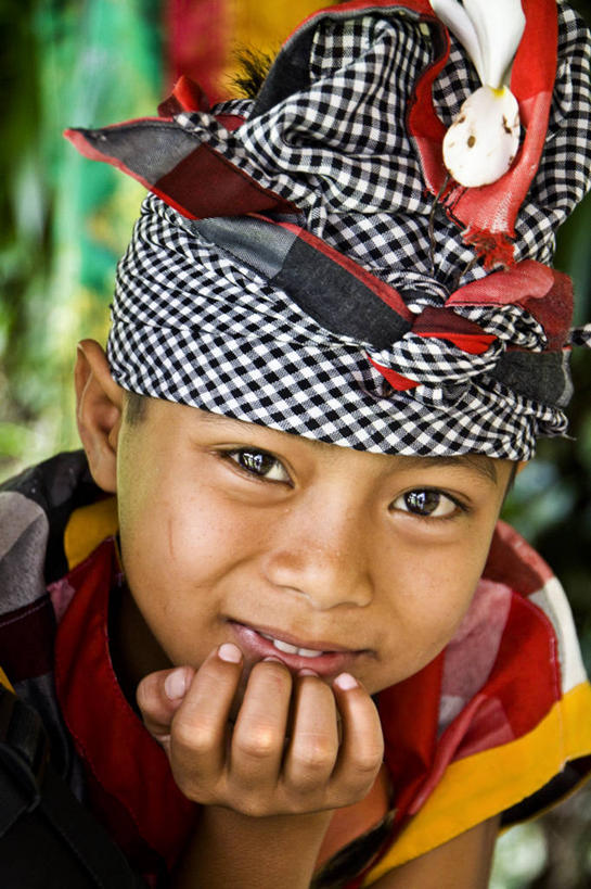 东方人,儿童,一个人,笑,微笑,露齿笑,竖图,室外,特写,白天,正面,快乐,幸福,纯洁,印度尼西亚,亚洲,仅一个男性,仅一个人,撑,托腮,黄种人,表演者,小孩,衣服,托,仅一个小孩,可爱,童年,童趣,摄影,贵族,托下巴,肖像,童真,烂漫,无邪,巴龙舞,小巽他群岛,天真,男孩,男人,男性,马来西亚人,亚洲人,孩子,传统服装,男生,传统文化,巴厘舞,巴厘