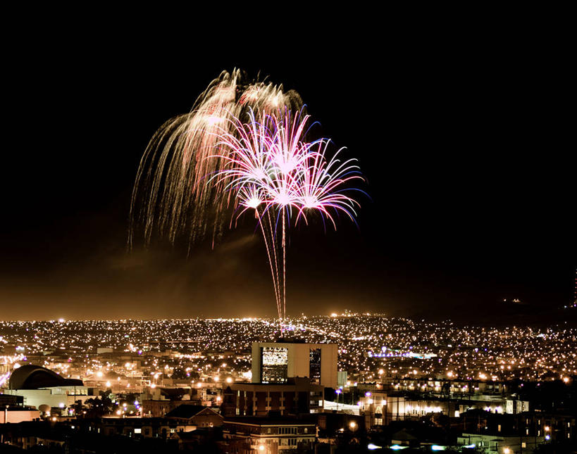 无人,横图,室外,夜晚,度假,爆炸,美景,城市风光,城市,建筑,美国,庆祝,景观,光亮,娱乐,天空,焰火,享受,休闲,景色,放松,摄影,照亮,照明设备,埃尔帕索,旅行