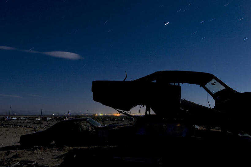 无人,横图,室外,夜晚,美国,废弃,堆叠,金属,光亮,破坏,破损,排列,摄影,报废,废金属,照亮,损坏,废物,毁坏,丢弃,剪影,毁灭,逆光,碎屑,放弃,抛弃,结束,摈弃,废旧汽车场,屏弃,摈斥,摒除