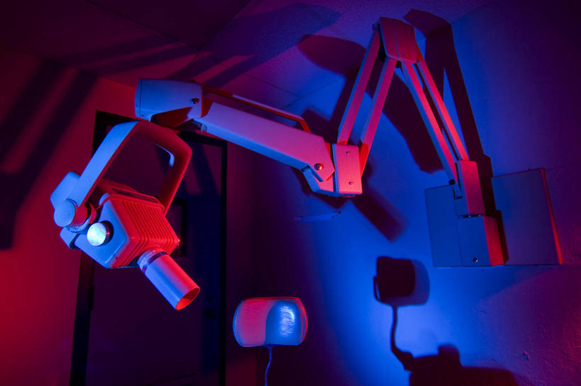 肘,无人,横图,x光片,室内,特写,技术,美国,废弃,阴影,辐射,科学,医学,光亮,红色,蓝色,摄影,报废,部分,照亮,废物,医疗,科学技术,x射线,机器人,丢弃,x光,创新,放弃,抛弃,摈弃,机件,屏弃,摈斥,摒除,电磁波,电磁辐射,阿拉梅达