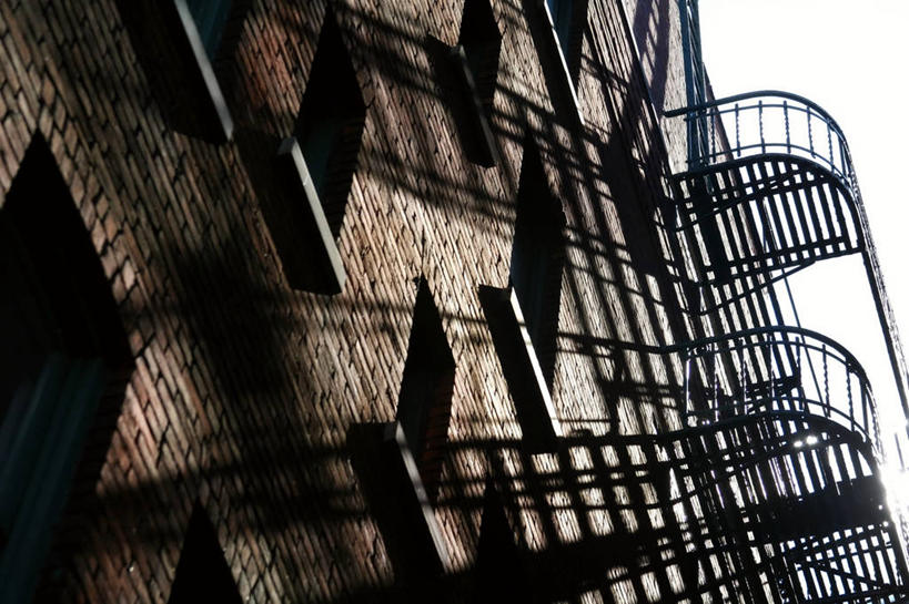 无人,横图,室外,白天,太阳,建筑,日光,纽约,美国,阴影,堆积,墙,砖墙,台阶,天空,摄影,风化,纽约州,布鲁克林,风蚀,石化,风蚀地貌,岩石层,岩石,防火梯