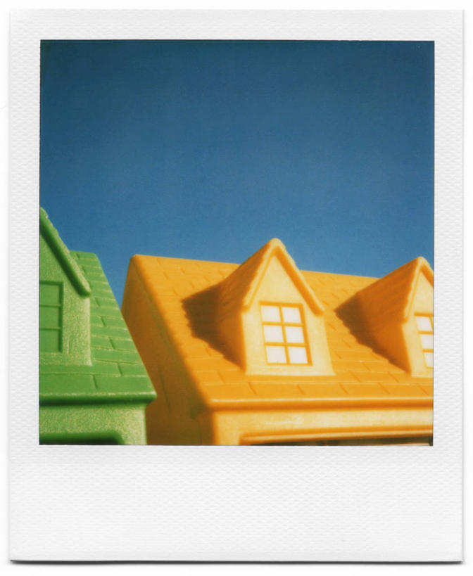 无人,竖图,室外,特写,白天,玩具,美国,塑胶,房屋,屋顶,黄色,绿色,天空,摄影,简单,房地产,万里无云