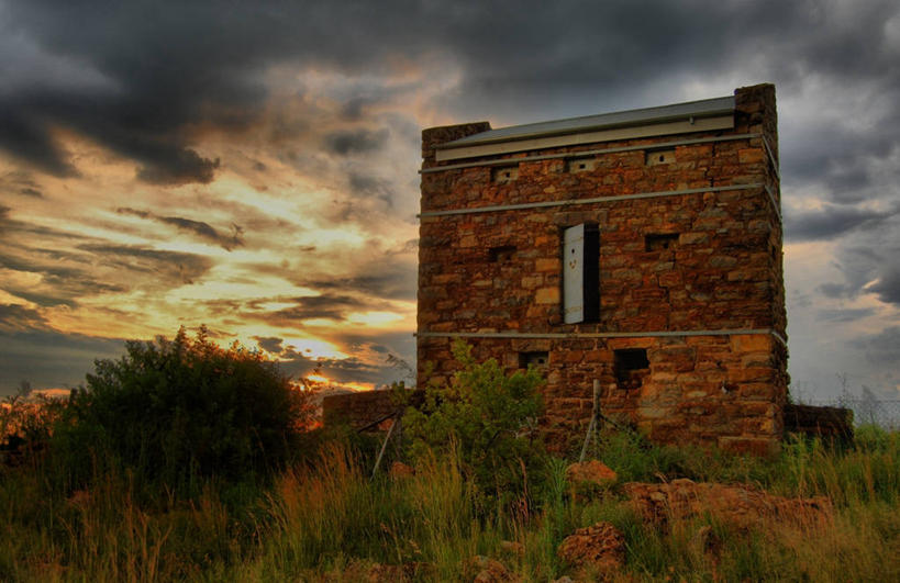 西方人,无人,横图,室外,窗户,建筑,欧洲,非洲,南非,黑人,欧洲人,墙,云,历史,砖墙,草,风景,黄昏,摄影,宁静,德兰士瓦省,豪登省,非洲人,旅行,独处