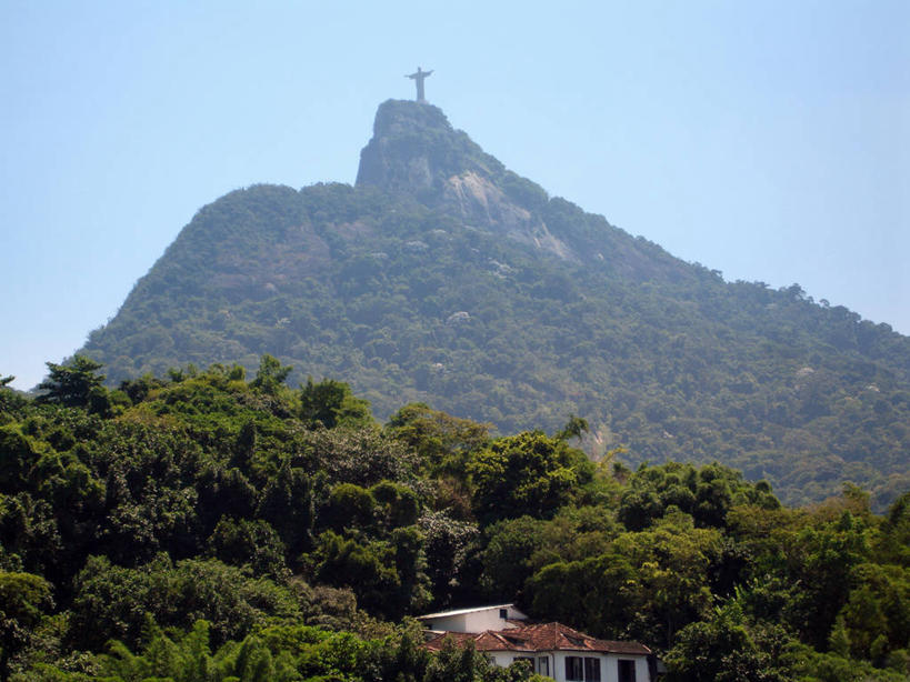 无人,横图,室外,白天,仰视,旅游,度假,美景,森林,山,雕塑,巴西,雕像,景观,娱乐,风景,天空,自然,地标建筑,享受,休闲,景色,南美,放松,摄影,宗教,环境,基督,基督教,天主教,自然风光,里约热内卢,耶稣,万里无云,里约热内卢州,救世主,基利斯督,弥赛亚,默西亚,彩图,低角度拍摄,旅行,哥卡华都山