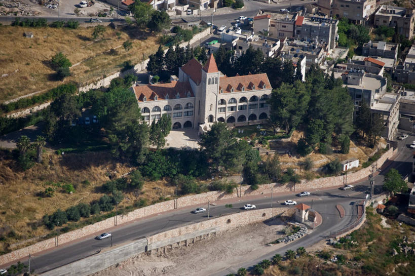 无人,横图,俯视,室外,白天,度假,美景,山,城市风光,城市,建筑,酒店,路,汽车,以色列,屋顶,景观,机动车,娱乐,享受,休闲,景色,放松,运输,摄影,中东,拿撒勒,高角度拍摄,旅行,加里肋亚