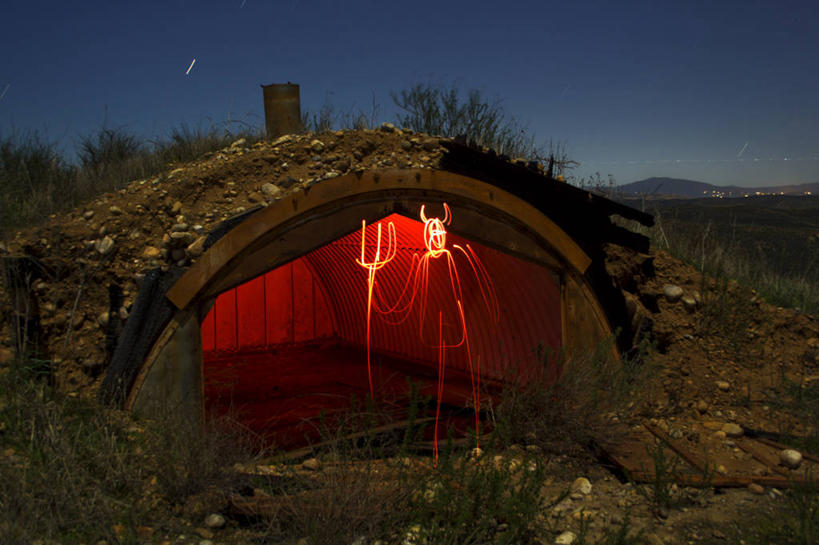 无人,横图,室外,神秘,竞争,美国,对抗,冲突,帐篷,大门,破坏,草,天空,自然,黄昏,虚构,武器,战争,摄影,怪异,环境,损坏,北美,北美洲,攻击,恐怖,威胁,地狱,对立,矛盾,加利福尼亚,兵器,美洲,防御,恶魔,矛,魔鬼,万里无云,圣地牙哥市,敌对,挫败,斗争,抗拒,抗衡,邪恶,北亚美利加洲,亚美利加洲,杀伤,威慑,惊骇,三叉戟,长兵器,危险,美利坚合众国,鬼