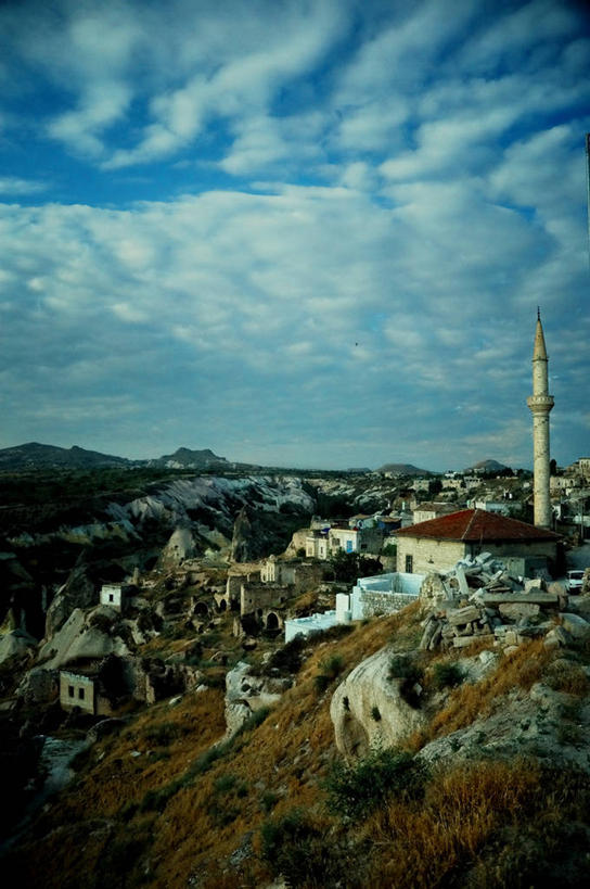 无人,竖图,室外,山,建筑,欧洲,云,城镇,尖顶,黎明,历史,废墟,天空,摄影,考古学,尖塔,中东,早晨,岩层,乌奇夏,古代文明,地质学,卡帕多奇亚,自然地理,岩石,旅行