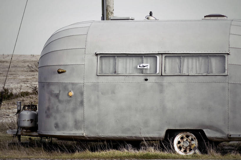 无人,横图,室外,特写,白天,英国,废弃,金属,车,交通工具,运输,摄影,报废,废物,载具,北欧,下降,露营,丢弃,野营,房车,放弃,抛弃,宿营,铝,摈弃,肯特,露营车,邓杰内斯蟹,屏弃,摈斥,摒除,独处,拖挂式房车