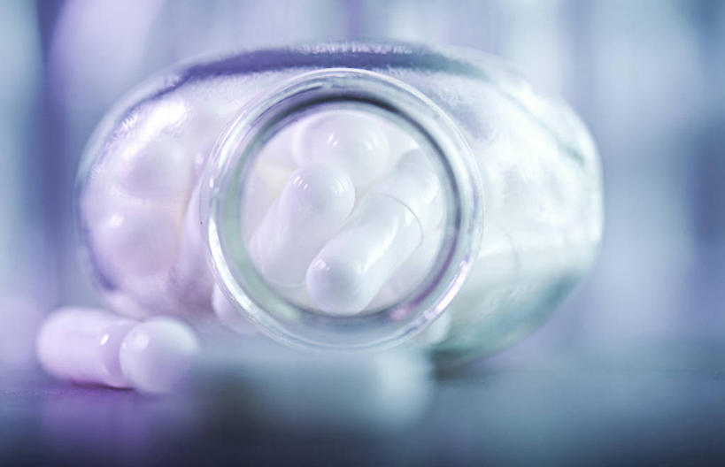 无人,横图,室内,特写,家具,桌子,静物,美国,许多,药,药瓶,药丸,很多,依靠,药盒,胶囊,盒子,白色,容器,摄影,储藏,褪色,北美,北美洲,上瘾,储存,美洲,北亚美利加洲,亚美利加洲,伯明翰,阿拉巴马州,想法,美利坚合众国,贮存,减轻