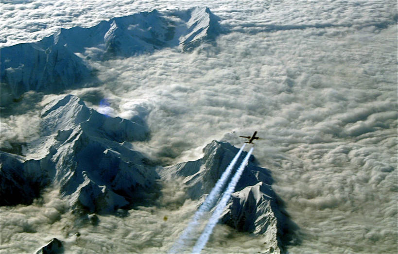 无人,横图,俯视,航拍,室外,白天,旅途,海洋,美景,山,山脉,水,飞机,英国,环保,景观,烟雾,云,痕迹,飞,一个,天空,自然,景色,运输,摄影,能源,单个,品牌,污染,回收,废气,资源,鸟瞰,自然风光,北欧,利用,低碳,飞机尾迹,循环,阿尔卑斯山脉,尾迹云,机尾云,飞机拉烟,云带,尾迹,机尾迹,飞机尾气,持续,高角度拍摄,旅行,英国航空公司