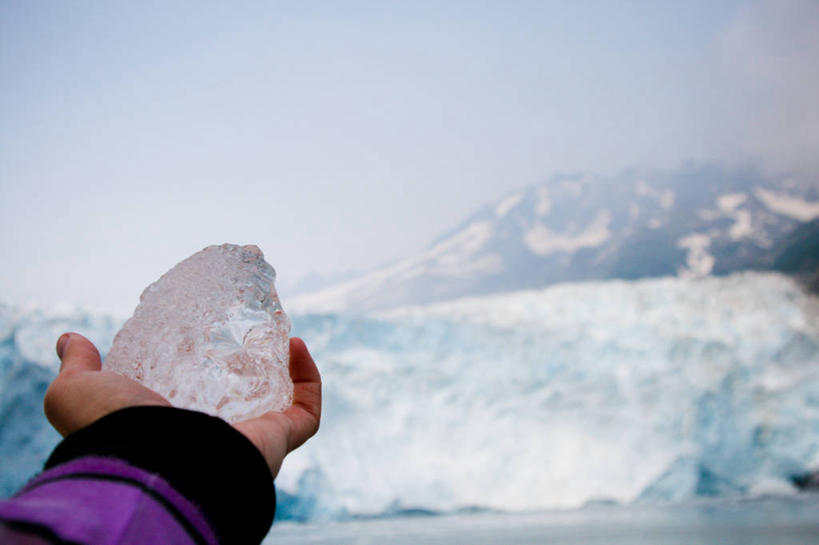 成年人,手,一个人,公园,横图,室外,白天,水,美国,仅一个男性,伸展,形状,融化,冰,海湾,拿着,天空,寒冷,人体,摄影,生长,宁静,部分,北美,手印,北美洲,国家公园,美洲,释放,冰河,恢复,阿拉斯加,阿拉斯加州,万里无云,北亚美利加洲,亚美利加洲,最后的边疆,午夜阳光之地,基奈峡湾国家公园,基奈半岛,苏厄德,自然地理,旅行,苏华德,美利坚合众国