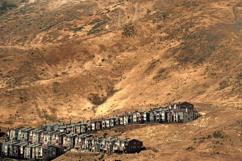 无人,横图,俯视,航拍,室外,白天,山,建筑,美国,一排,整齐,排列,社区,摄影,住房,鸟瞰,队列,发展,圣马特奥县,高角度拍摄,房屋建设,圣布鲁诺