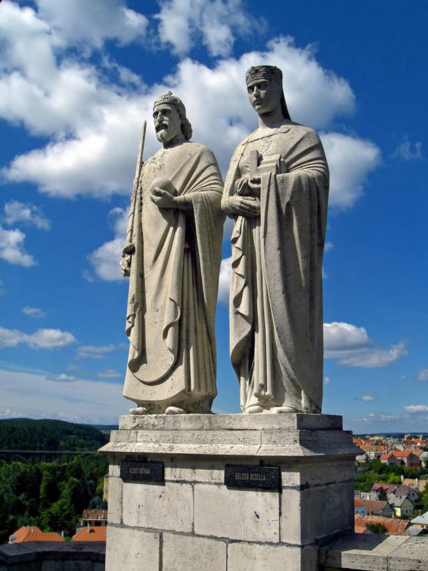 无人,竖图,室外,白天,建筑,雕像,云,城镇,摄影,宗教,圣人,匈牙利共和国