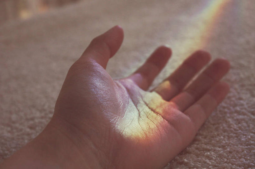 手,手掌,横图,室内,特写,白天,神秘,彩虹,日光,美国,朦胧,模糊,反射,人体,摄影,感知