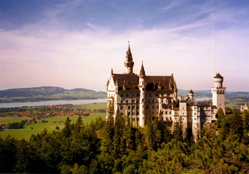 无人,横图,室外,白天,河流,建筑,德国,城堡,地形,尖顶,历史,树,天空,地标建筑,摄影,德国文化,中欧,新天鹅城堡,过去