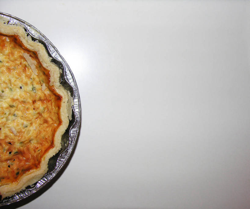 无人,横图,俯视,留白,白色背景,蔬菜,英国,灰色背景,饮食,素食,诱惑,摄影,清新,北欧,法式食品,法国文化,健康食物,铝箔,高角度拍摄,影棚拍摄,蔬菜派