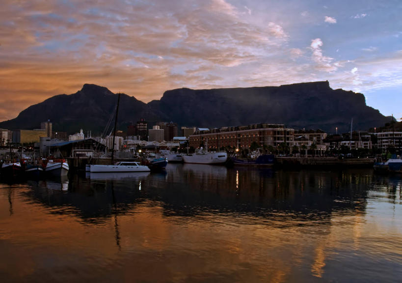 西方人,无人,码头,横图,室外,城市,港口,建筑,船,欧洲,非洲,南非,黑人,欧洲人,反射,云,首都,黄昏,运输,摄影,开普敦,桌山,省会,阿非利加洲,立法首都,南非共和国,西开普省,开普省,非洲人,摆渡口,埠头,渡口,渡头,港湾,海港,货运码头,口岸,商港,开普半岛