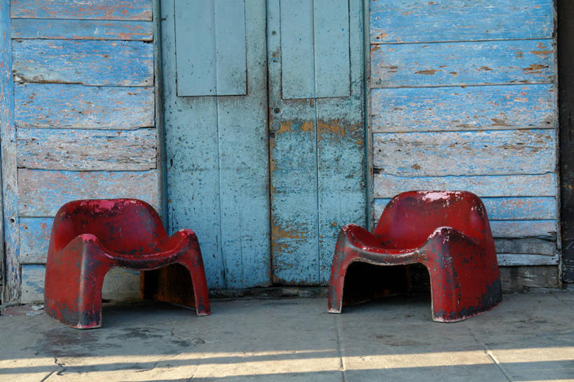 无人,横图,室外,白天,门,椅子,古巴,木制,墙,两个,红色,摄影,拉丁美洲,西恩富戈斯,设计,彩图