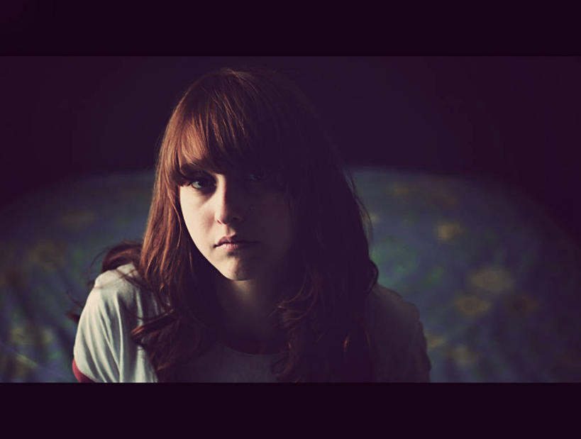 成年人,脸,头,脸颊,一个人,横图,室内,欧洲,仅一个年轻女性,仅一个女性,仅一个人,肩膀,思考,摄影,照亮,肖像,年轻女性,女人,女性,中东人,年轻人,头部,长发,直发,脸部,脸蛋,面部,彩图