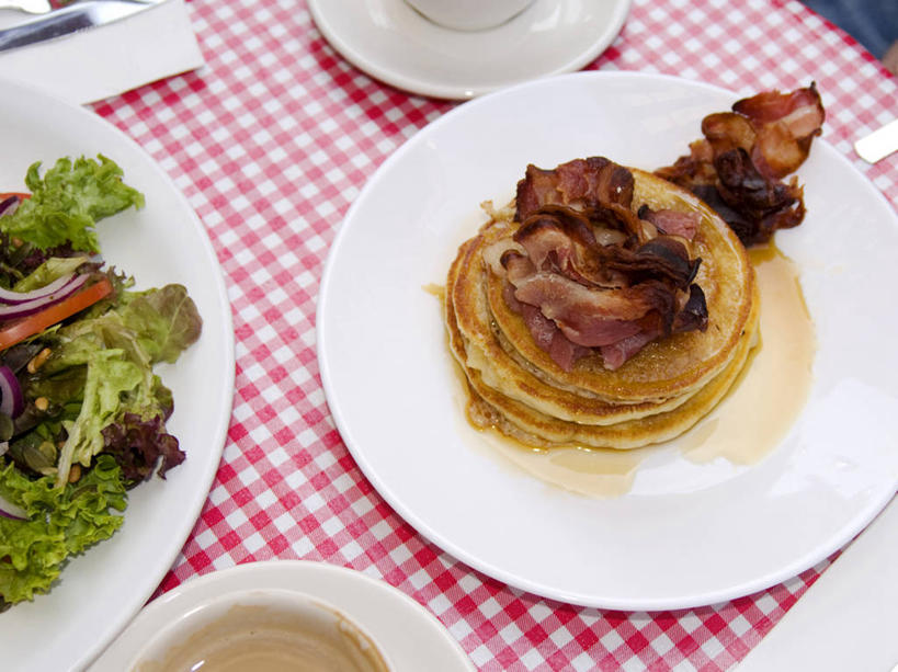 无人,横图,俯视,室内,白天,英国,欧洲,伦敦,首都,饮食,桌布,盘子,摄影,糖浆,西欧,北欧,大不列颠,大不列颠及北爱尔兰联合王国,大不列颠及爱尔兰联合王国,雾都,熏猪肉,彩图,高角度拍摄,薄烤饼,大不列颠王国,大英帝国,联合王国,日不落帝国