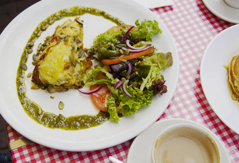 无人,横图,俯视,室内,白天,荷兰,沙拉,意大利食品,首都,罗勒酱,桌布,盘子,摄影,香蒜酱,健康食物,阿姆斯特丹,彩图,高角度拍摄,蔬菜派