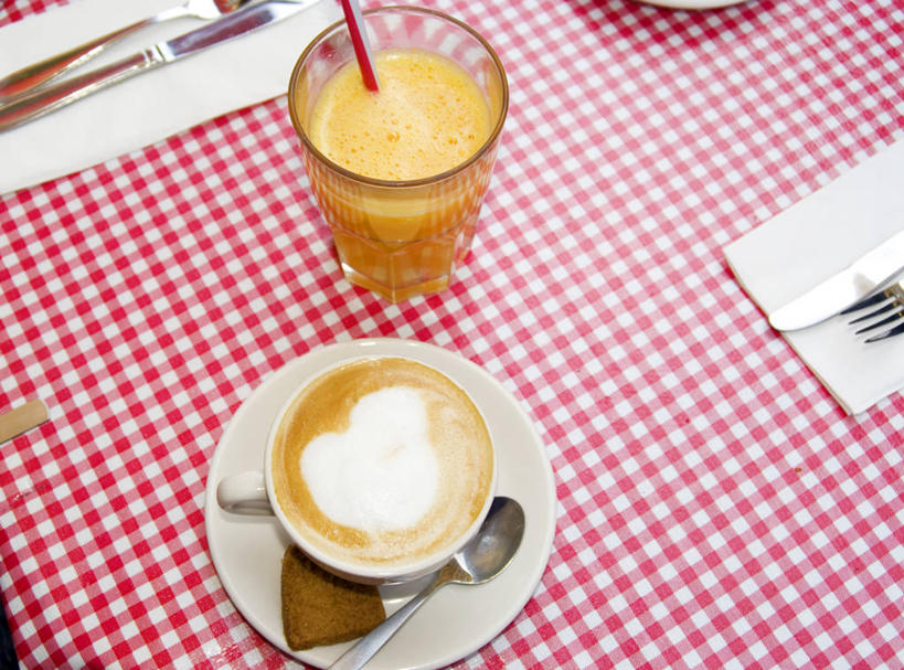 果汁,无人,横图,俯视,室内,白天,桌子,荷兰,咖啡杯,首都,饮食,桌布,红色,摄影,阿姆斯特丹,彩图,高角度拍摄