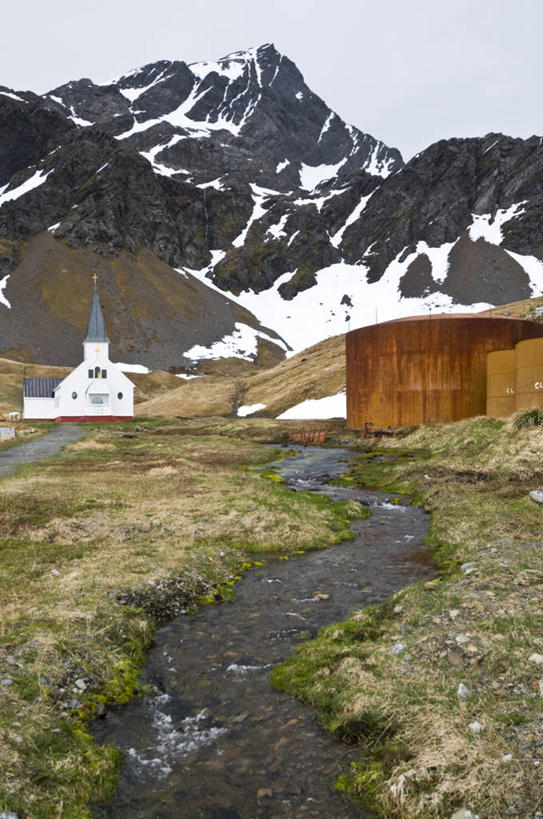 无人,教堂,竖图,室外,白天,雪山,建筑,地形,风景,小溪,储油罐,摄影,宁静,次南极区群岛,彩图