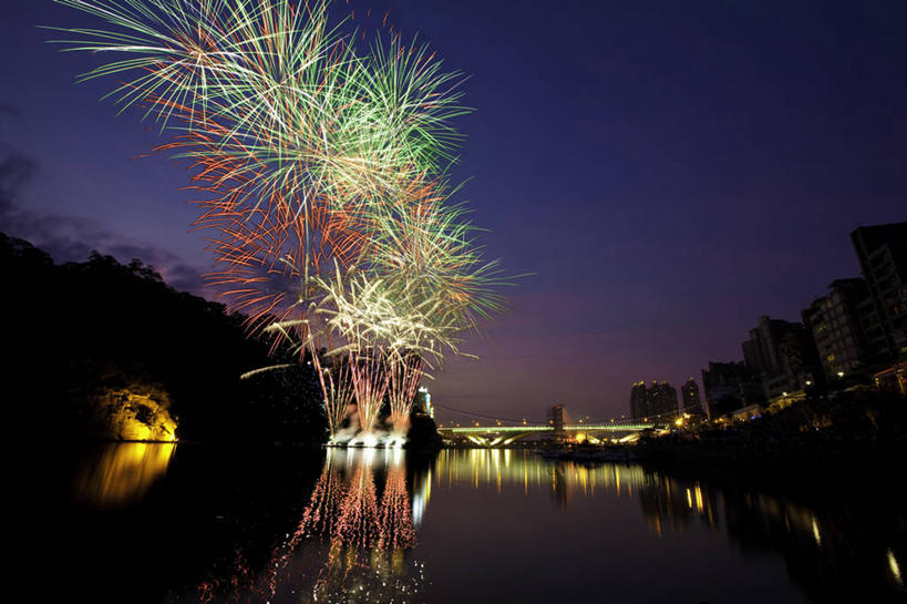 无人,横图,室外,夜晚,城市,台湾,反射,桥,天空,焰火,摄影,照亮,剪影,东亚,彩图