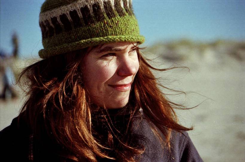 成年人,中年人,脸,头,脸颊,一个人,微笑,横图,室外,白天,风,帽子,美国,仅一个女性,仅一个人,庆祝,肩膀,仅一个中年女性,思考,个性,摄影,享乐,美国文化,感恩节,俄勒冈州,编织帽,女人,女性,中年女性,头部,脸部,脸蛋,面部,海滩,彩图