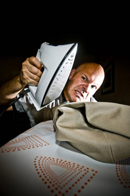 成年人,中年人,脸,头,脸颊,一个人,竖图,正面,美国,仅一个男性,仅一个人,仅一个中年男性,咬,准备,黑色背景,生气,斑点,扭曲,拿着,肩膀,愤怒,摄影,恼怒,咬着,愤慨,怒气,气愤,发怒,怒火,肖像,情绪,熨衣板,脾气,忿怒,怨恨,强烈,脱发,茄克,气忿,愤恨,肝火,激动,男人,男性,中年男性,头部,脸部,脸蛋,面部,彩图,影棚拍摄,苦差事