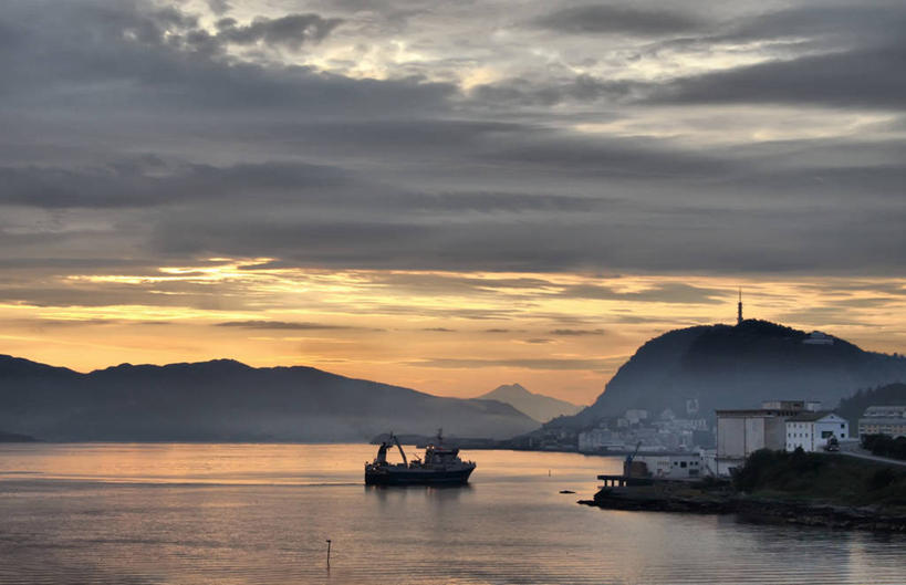 无人,横图,室外,渔业,日出,海洋,山,多云,挪威,欧洲,地形,风景,运输,摄影,斯堪的纳维亚,都市风光,北欧,斯堪的那维亚,斯堪的那维亚半岛,斯堪的纳维亚半岛,剪影,斯堪狄纳维亚半岛,挪威王国,默勒.鲁姆斯达尔,默勒.鲁姆斯达尔郡,彩图