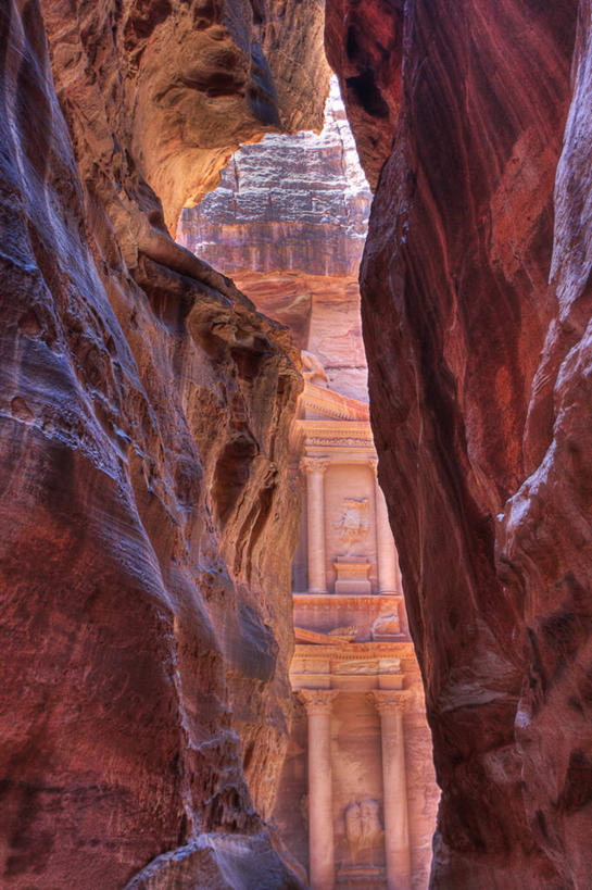 无人,竖图,室外,白天,峡谷,建筑,约旦,柱子,悬崖,地标建筑,摄影,宗教,考古学,佩特拉,古代文明,岩石,彩图,过去