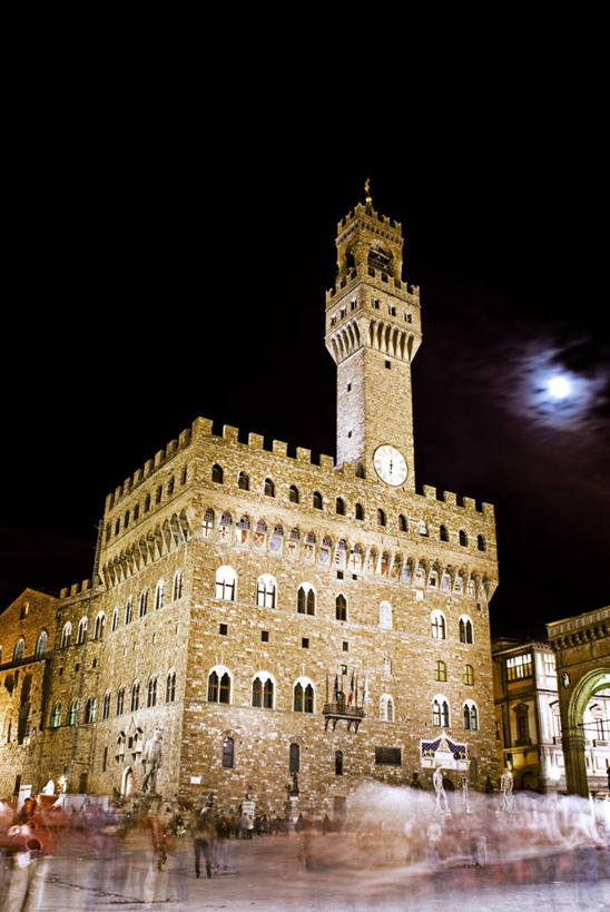 无人,广场,竖图,室外,夜晚,运动模糊,长时间曝光,仰视,旅游,度假,建筑,意大利,佛罗伦萨,欧洲,月亮,古城,光亮,钟塔,天空,地标建筑,摄影,照亮,托斯卡纳,南欧,意大利文化,托斯卡纳区,意大利共和国,首府,维琪奥王宫,百花之城,翡冷翠,托斯卡纳大区,韦奇奥宫,彩图,低角度拍摄,旅行,佛罗伦斯,佛罗伦斯省