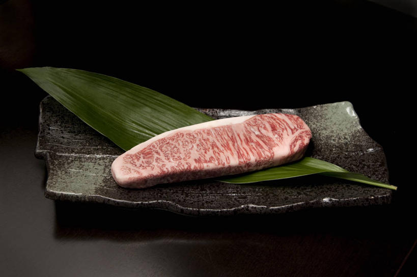 无人,横图,室内,餐具,叶子,香港,黑色背景,日本文化,生食,牛排,牛肉,黑色,盘子,摄影,简单,清新,东亚文化,健康食物,彩图,影棚拍摄