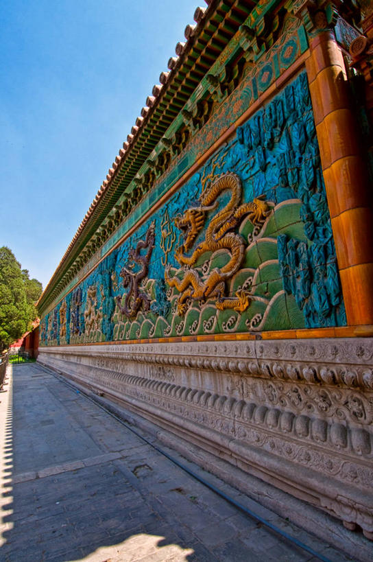 无人,故宫,竖图,室外,白天,仰视,建筑,北京,阴影,神话,装饰,围墙,首都,地标建筑,摄影,复杂,中国文化,透视图,北京市,九龙壁,彩图,低角度拍摄,旅行