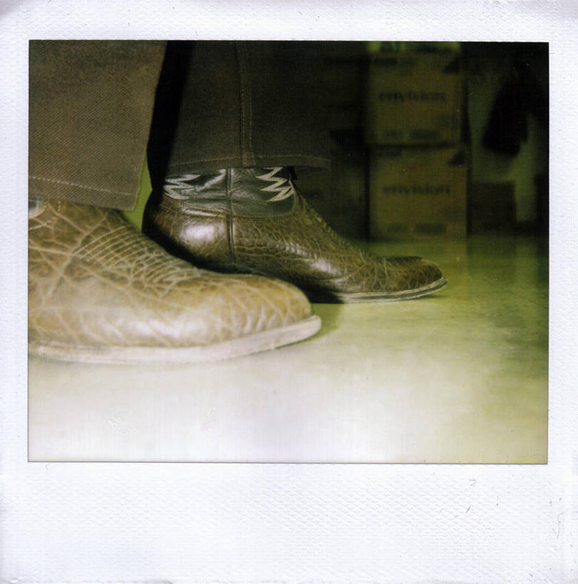 腿,无人,两个人,室内,室外,特写,白天,时尚,地板,美国,裤子,皮革,牛仔裤,休闲装,靴子,衣服,人体,摄影,北美,北美洲,美洲,牛仔靴,北亚美利加洲,亚美利加洲,犹他,盐湖城,四肢,彩图,传统服装,美利坚合众国,盐湖县